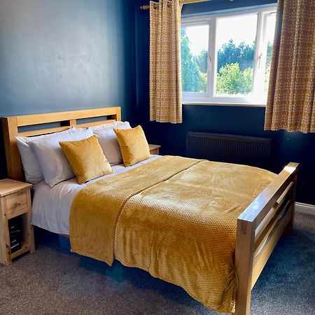 Large 5 Bed Detached House Near Stansted Airport With Parking For 2 Vehicles! Stansted Stays Stansted Mountfitchet Exterior photo