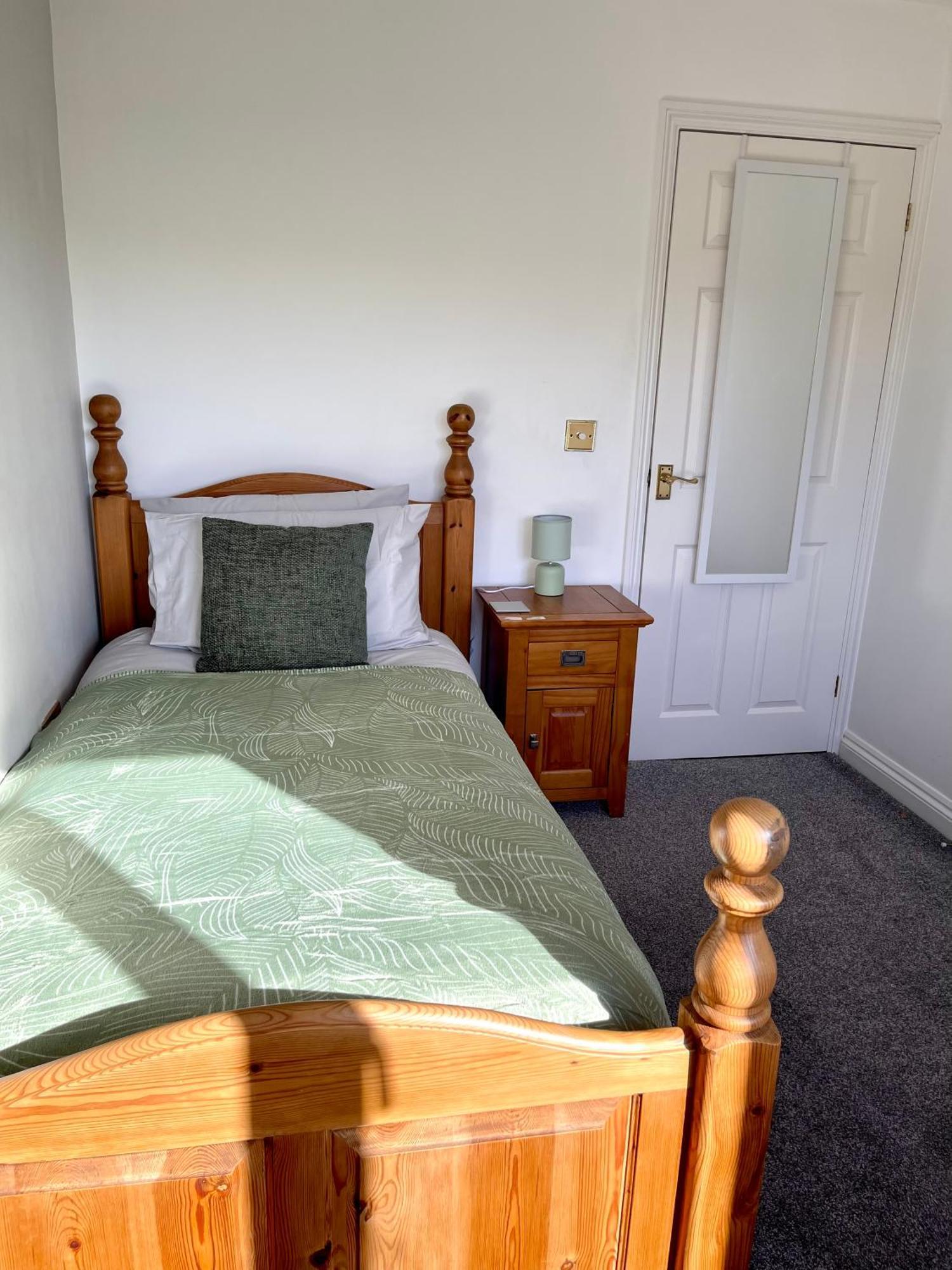 Large 5 Bed Detached House Near Stansted Airport With Parking For 2 Vehicles! Stansted Stays Stansted Mountfitchet Exterior photo