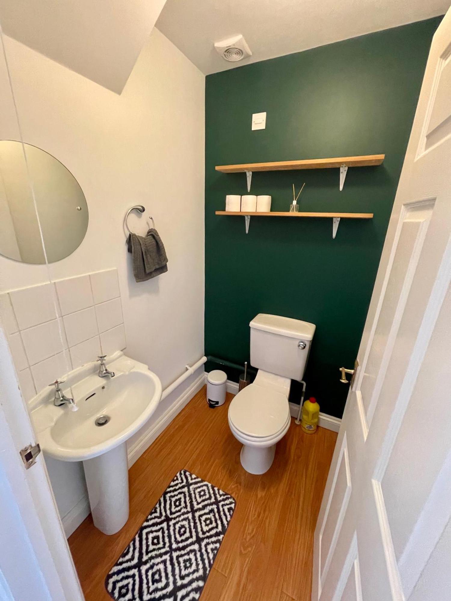 Large 5 Bed Detached House Near Stansted Airport With Parking For 2 Vehicles! Stansted Stays Stansted Mountfitchet Exterior photo
