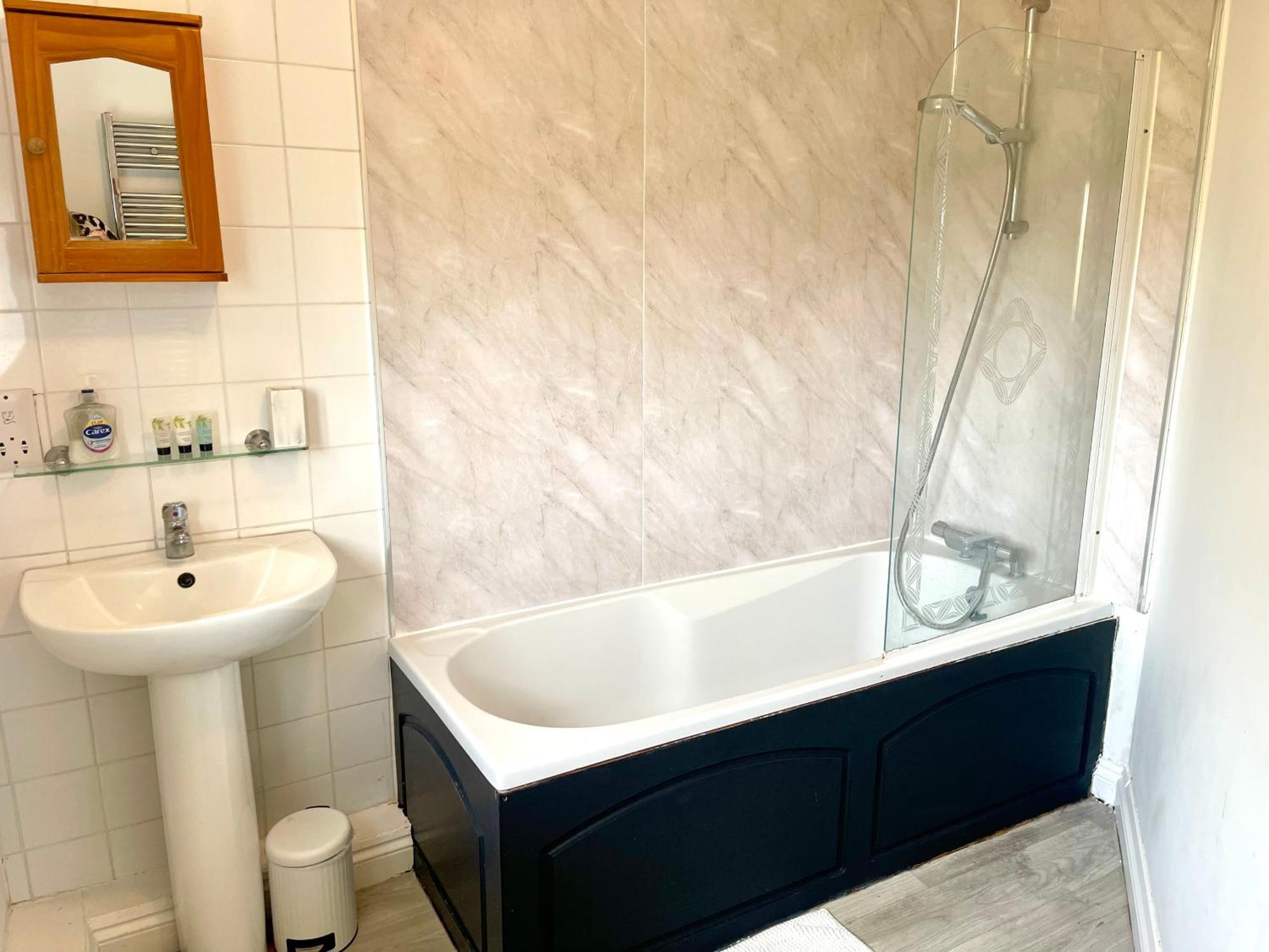 Large 5 Bed Detached House Near Stansted Airport With Parking For 2 Vehicles! Stansted Stays Stansted Mountfitchet Exterior photo