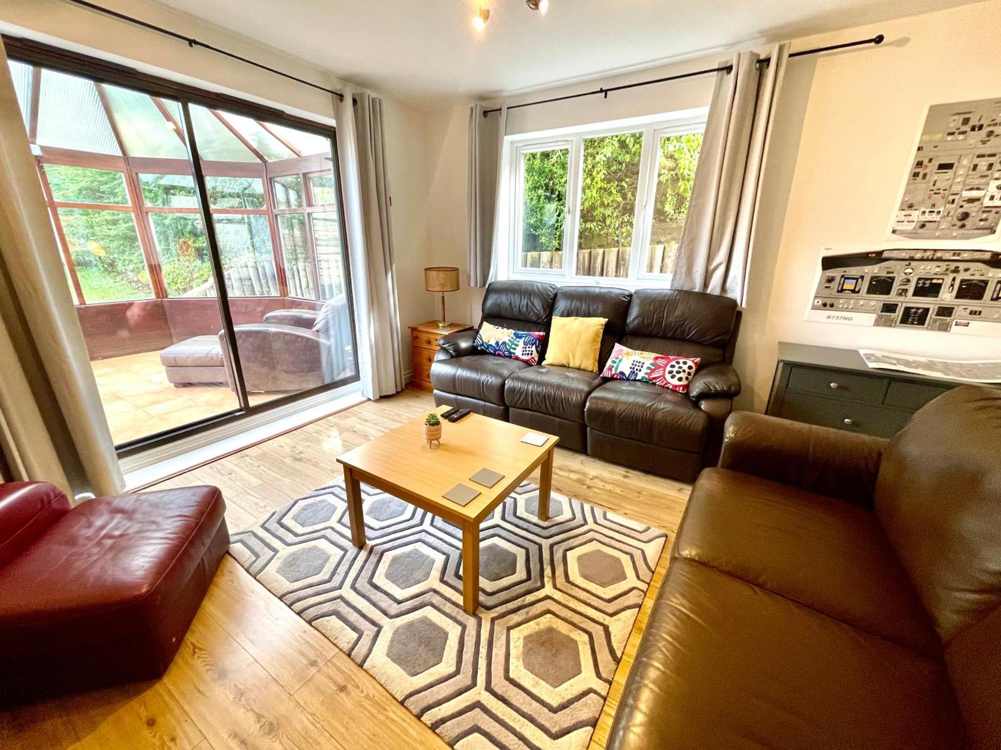 Large 5 Bed Detached House Near Stansted Airport With Parking For 2 Vehicles! Stansted Stays Stansted Mountfitchet Exterior photo