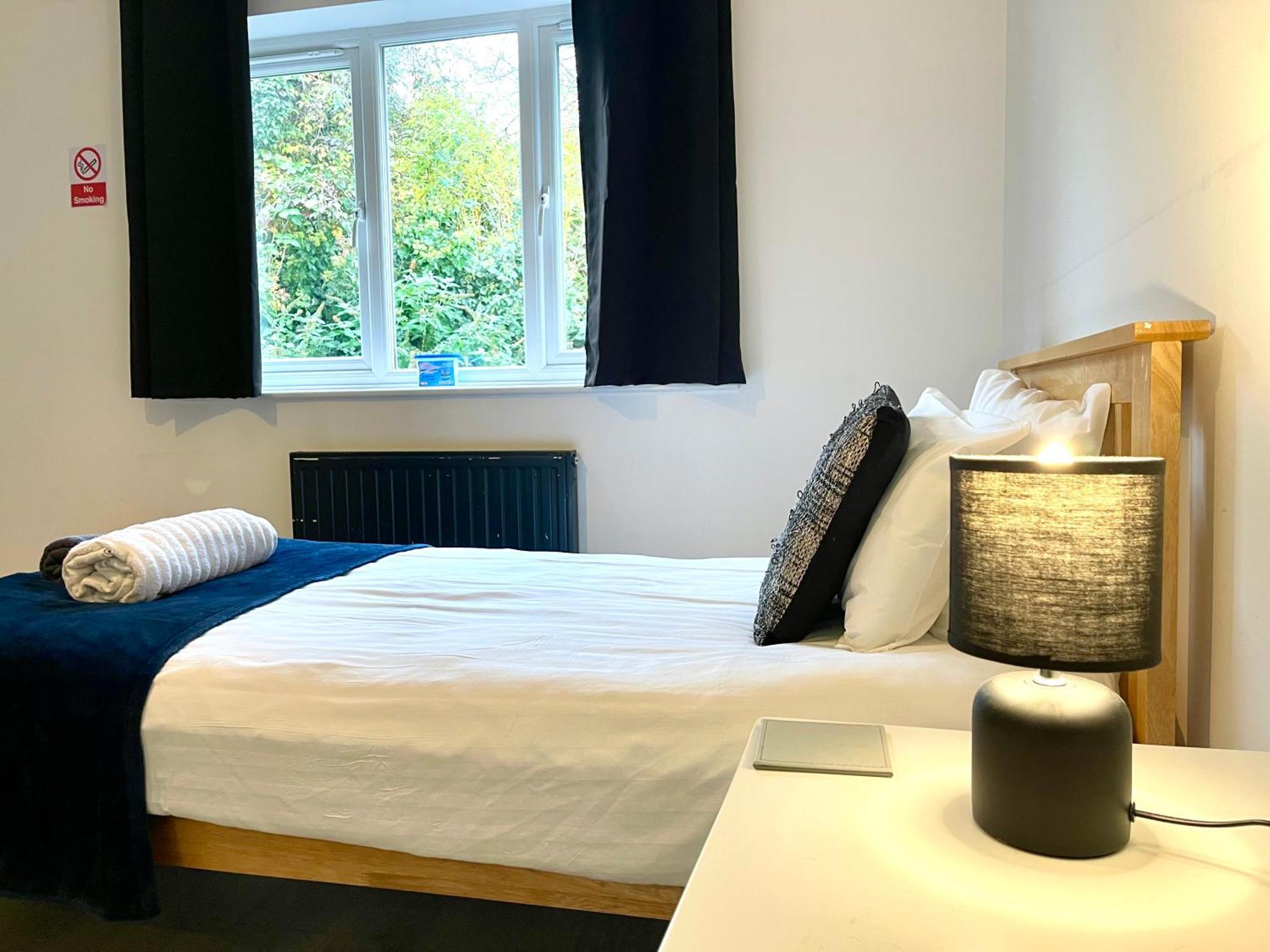 Large 5 Bed Detached House Near Stansted Airport With Parking For 2 Vehicles! Stansted Stays Stansted Mountfitchet Exterior photo